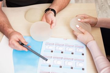 Implantes de senos: guía para resultados naturales según tu estilo de vida